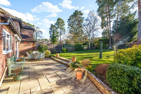 14 Abbey Close, Woking, GU22 8RY