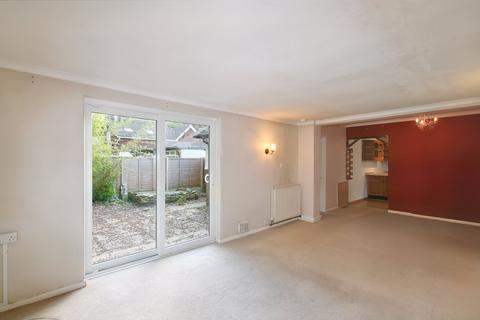 86 Common Lane, New Haw, Addlestone, KT15 3LN