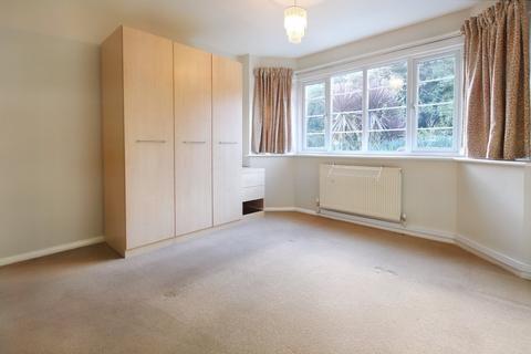86 Common Lane, New Haw, Addlestone, KT15 3LN