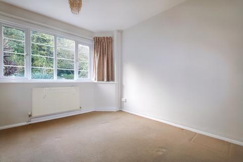 86 Common Lane, New Haw, Addlestone, KT15 3LN