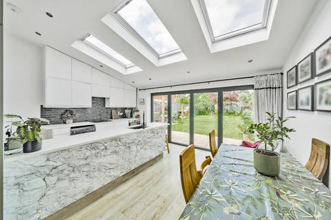 9 Copthall Way, New Haw, Addlestone, KT15 3TX