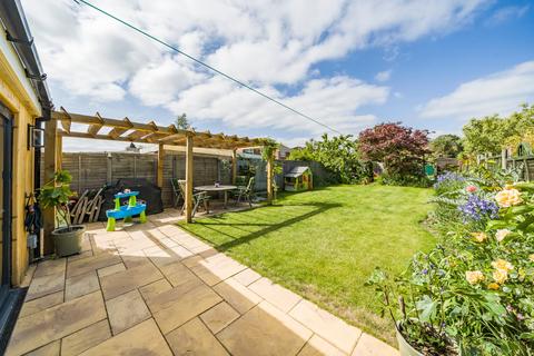 9 Copthall Way, New Haw, Addlestone, KT15 3TX