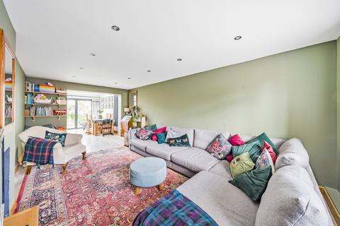 9 Copthall Way, New Haw, Addlestone, KT15 3TX