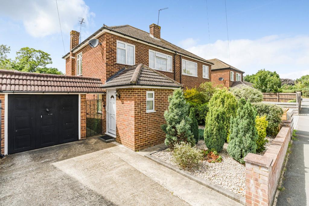 Sanway Close, Byfleet KT14 3 bed semidetached house for sale £435,000