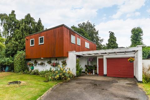 1 Oakcroft Close, West Byfleet, KT14 6JQ