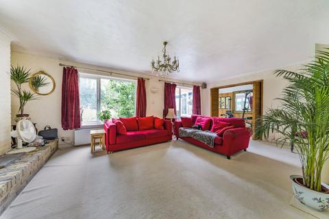 1 Oakcroft Close, West Byfleet, KT14 6JQ