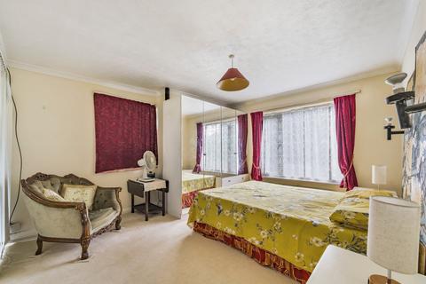 1 Oakcroft Close, West Byfleet, KT14 6JQ
