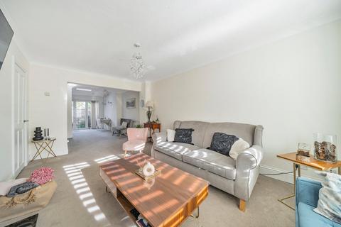 7 Blenheim Close, West Byfleet, KT14 6ER