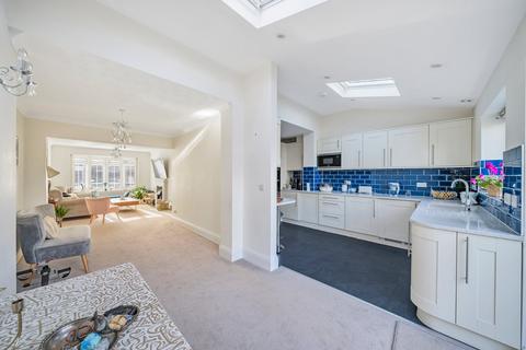 7 Blenheim Close, West Byfleet, KT14 6ER