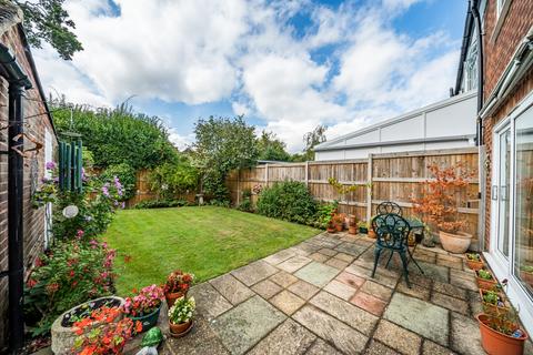 10 Beech Close, Byfleet, West Byfleet, KT14 7PS