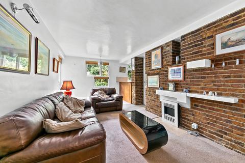 2 bedroom ground floor flat for sale, Langham House Close, Richmond, TW10