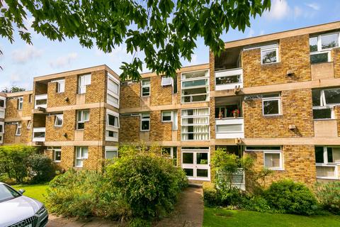 2 bedroom ground floor flat for sale, Langham House Close, Richmond, TW10