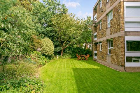 2 bedroom ground floor flat for sale, Langham House Close, Richmond, TW10