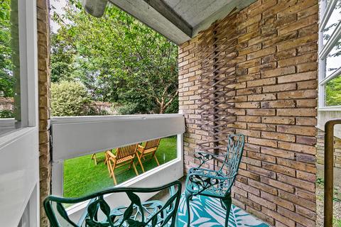 2 bedroom ground floor flat for sale, Langham House Close, Richmond, TW10