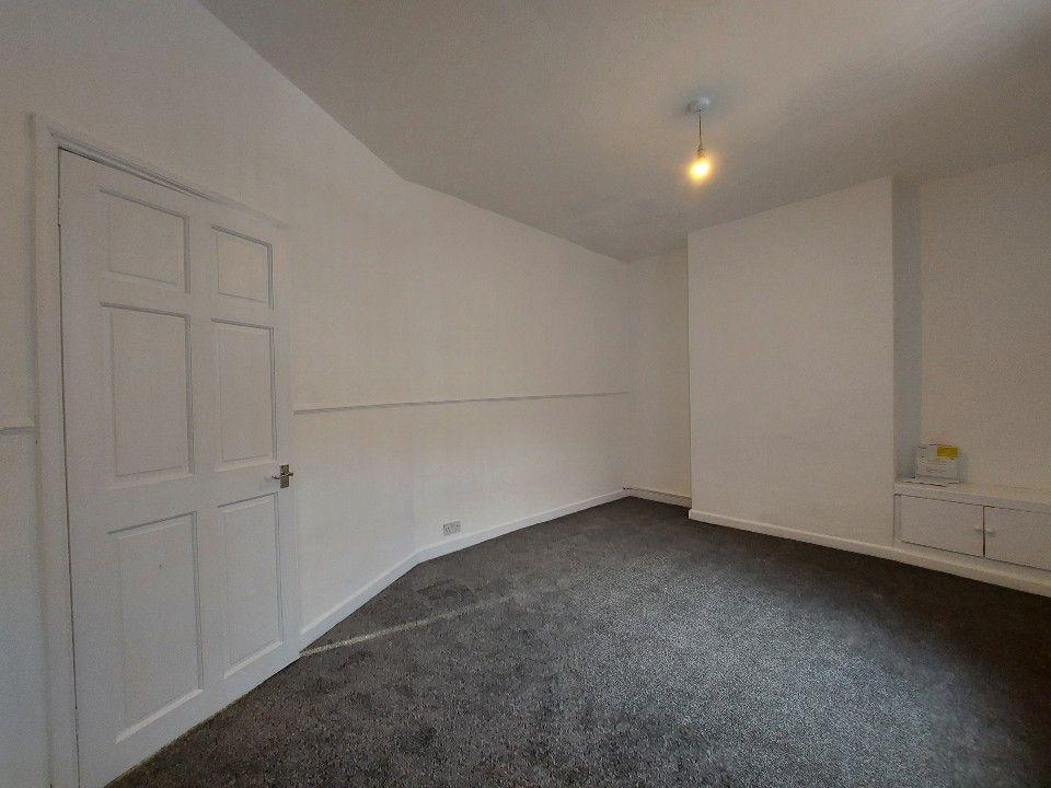 Cardinal Street, Burnley BB10 3 bed terraced house £530 pcm (£122 pw)