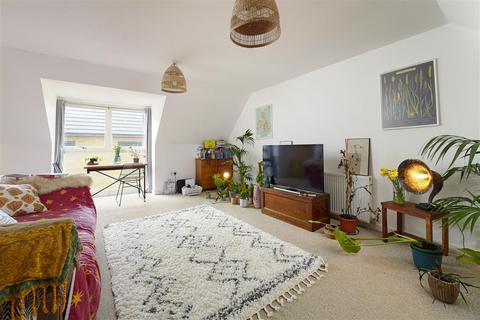 1 bedroom apartment for sale, London Road, Teynham
