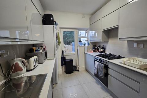 3 bedroom terraced house to rent, Hillview Gardens, NW4