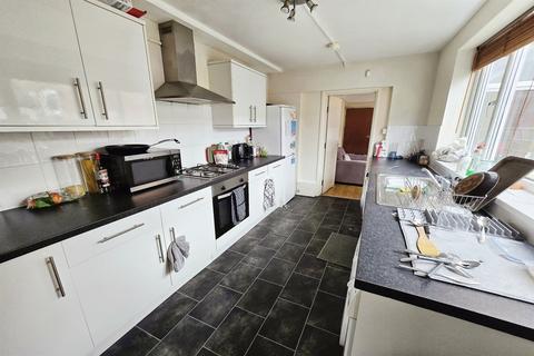 4 bedroom semi-detached house for sale, Lace Street, Dunkirk, NG7 2JG