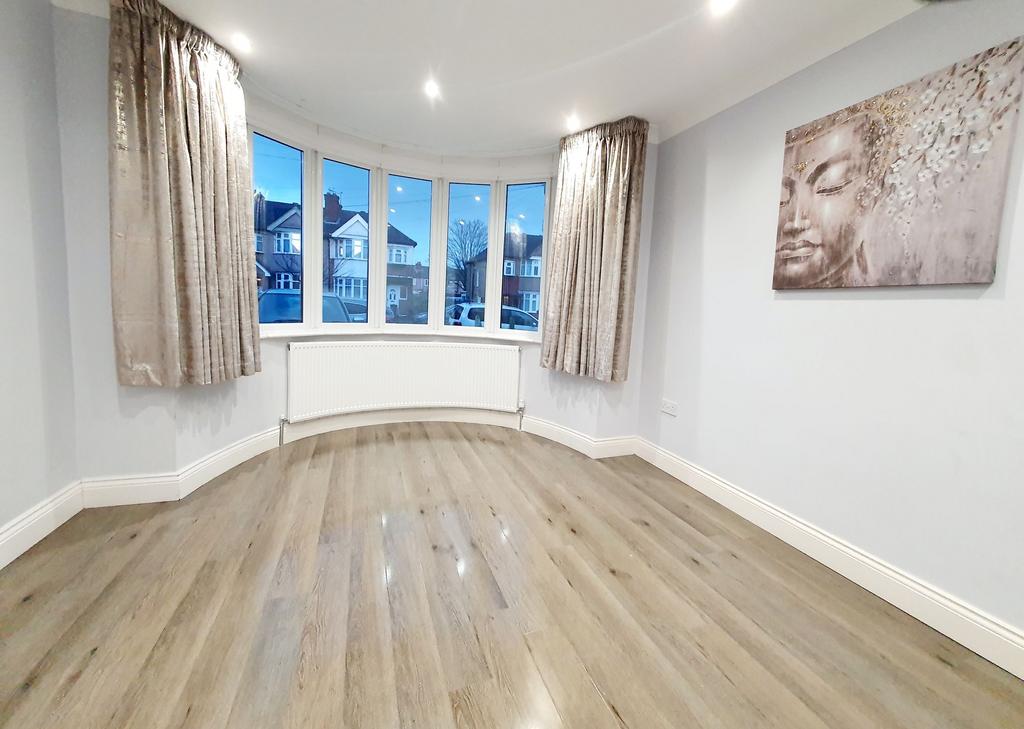 Exeter Road, Harrow, HA2 3 bed terraced house £2,500 pcm (£577 pw)