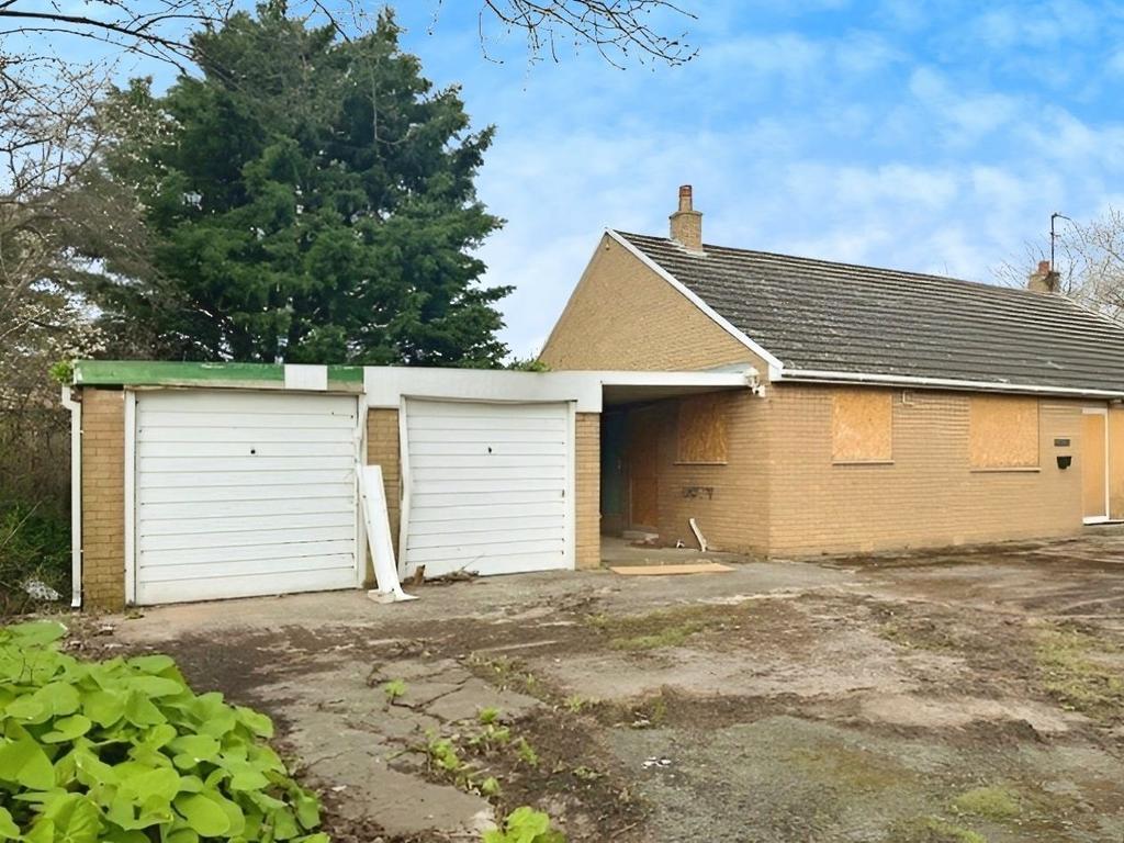 Highbury Avenue, Prestatyn, Denbighshire LL19 7NU 3 bed detached