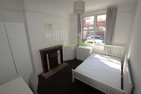 4 bedroom terraced house to rent - Lytham Road, Leicester LE2