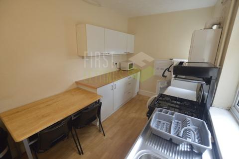 4 bedroom terraced house to rent, Thurlow Road, Leicester LE2