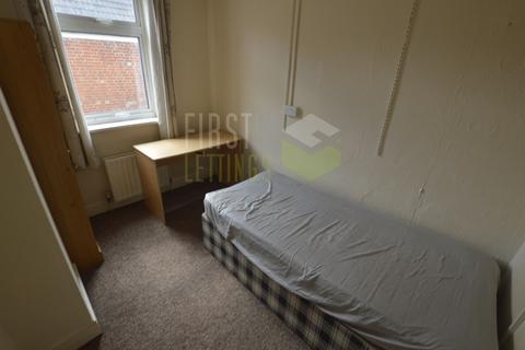 4 bedroom terraced house to rent, Thurlow Road, Leicester LE2