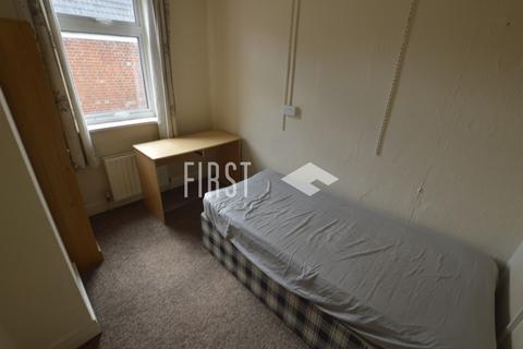 4 bedroom terraced house to rent, Thurlow Road, Leicester LE2