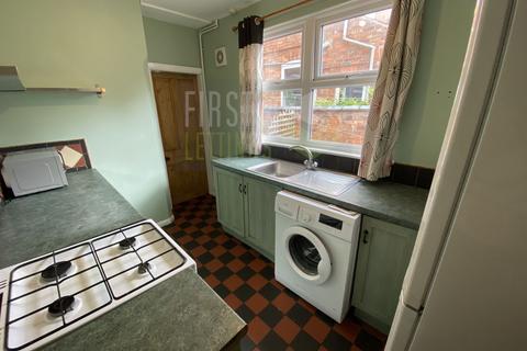 4 bedroom terraced house to rent, Lytton Road, Leicester LE2