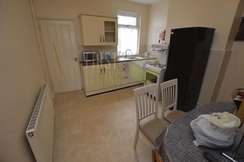2 bedroom terraced house to rent, Westbury Road, Leicester LE2
