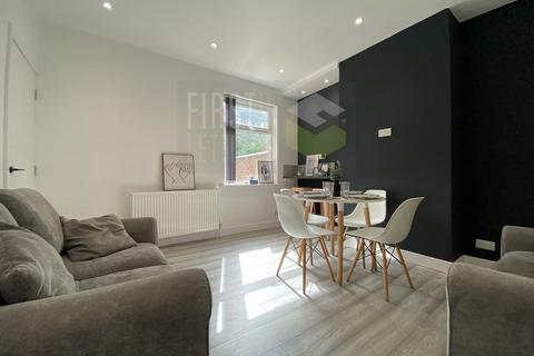 4 bedroom terraced house to rent, Hazel Street, Leicester LE2