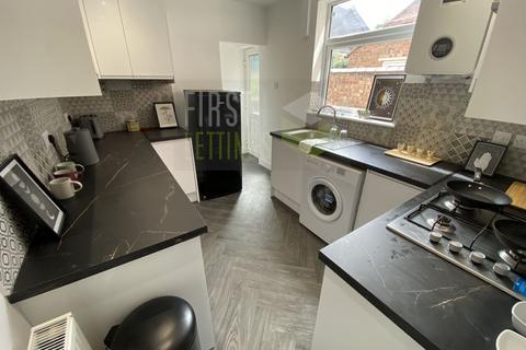 4 bedroom terraced house to rent, Hazel Street, Leicester LE2