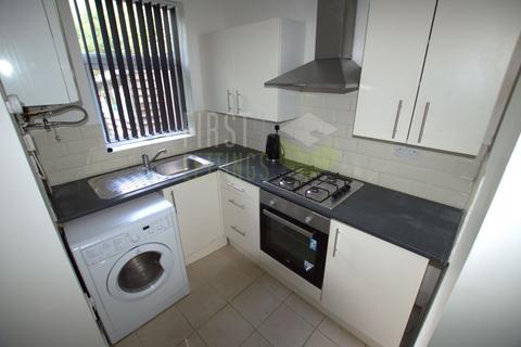 3 bedroom semi-detached house to rent, Westbury Road, Leicester LE2