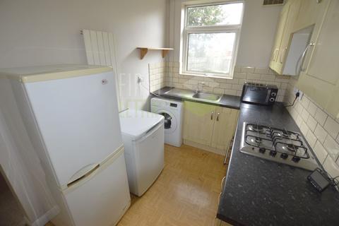 4 bedroom semi-detached house to rent, Heather Road, Leicester LE2