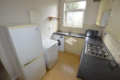 4 bedroom semi-detached house to rent, Heather Road, Leicester LE2