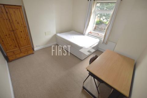 4 bedroom semi-detached house to rent, Heather Road, Leicester LE2