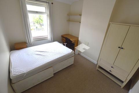 4 bedroom semi-detached house to rent, Heather Road, Leicester LE2
