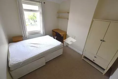 4 bedroom semi-detached house to rent - View 4
