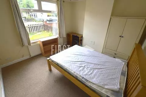 4 bedroom semi-detached house to rent - View 5