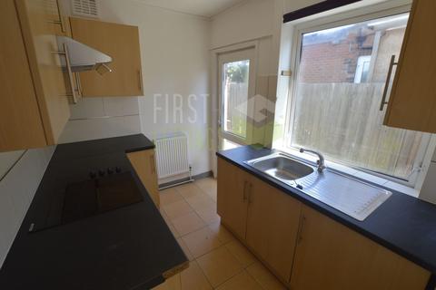 3 bedroom semi-detached house to rent, Milford Road, Leicester LE2