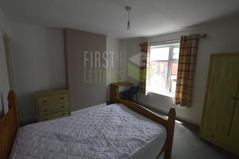 3 bedroom terraced house to rent, Lord Byron Street, Leicester LE2