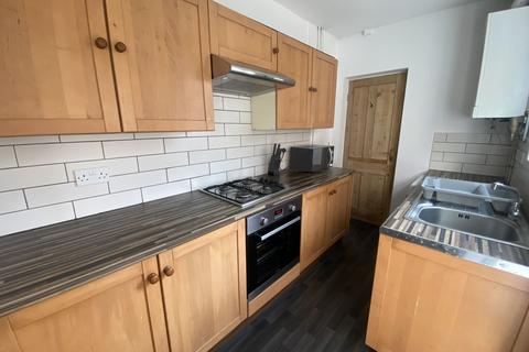 3 bedroom terraced house to rent, Lord Byron Street, Leicester LE2