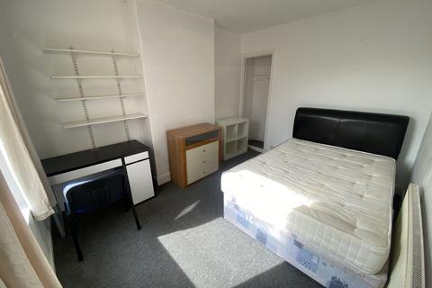 3 bedroom terraced house to rent, Lord Byron Street, Leicester LE2