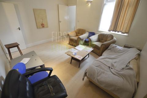 4 bedroom terraced house to rent, Howard Road, Leicester LE2