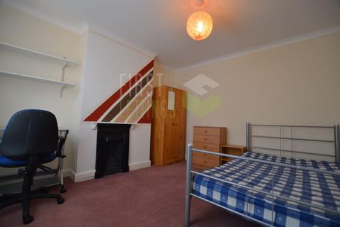 4 bedroom terraced house to rent, Howard Road, Leicester LE2