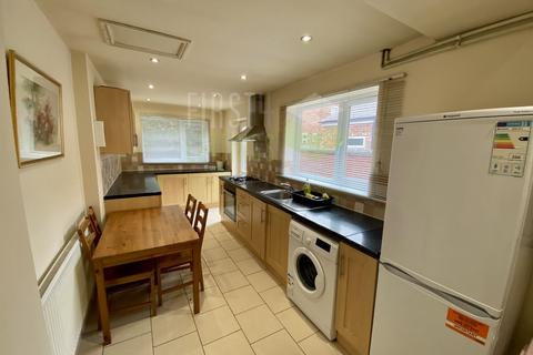 4 bedroom terraced house to rent, Beaconsfield Road, Leicester LE3