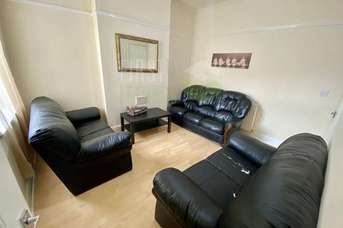 4 bedroom terraced house to rent, Beaconsfield Road, Leicester LE3