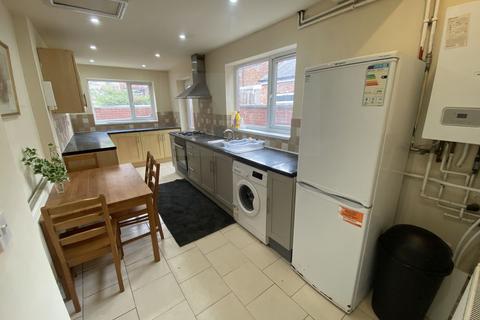 4 bedroom terraced house to rent, Beaconsfield Road, Leicester LE3