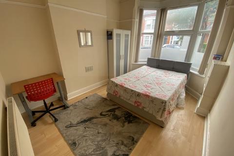 4 bedroom terraced house to rent, Beaconsfield Road, Leicester LE3