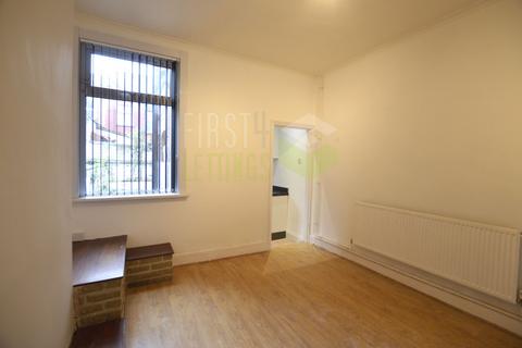 2 bedroom terraced house to rent, Farringdon Street, Leicester LE5